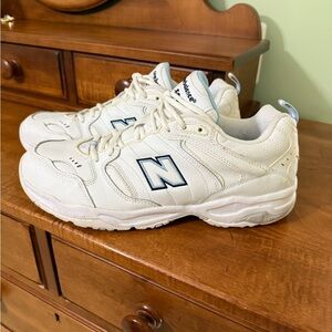 New Balance women’s White Sneakers